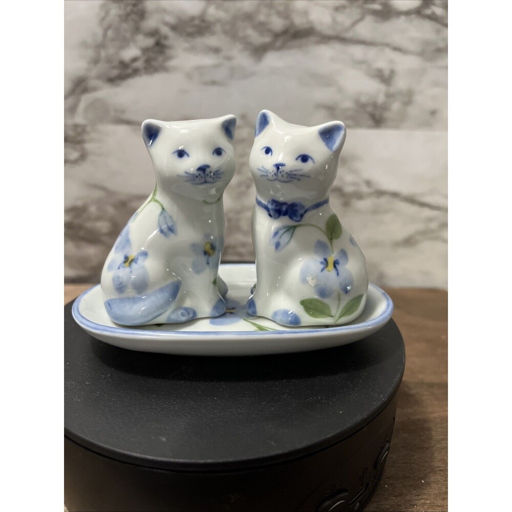 Vintage Andrea By Sadek Porcelain Cats Blue & White Salt/Pepper Shakers w/ Tray